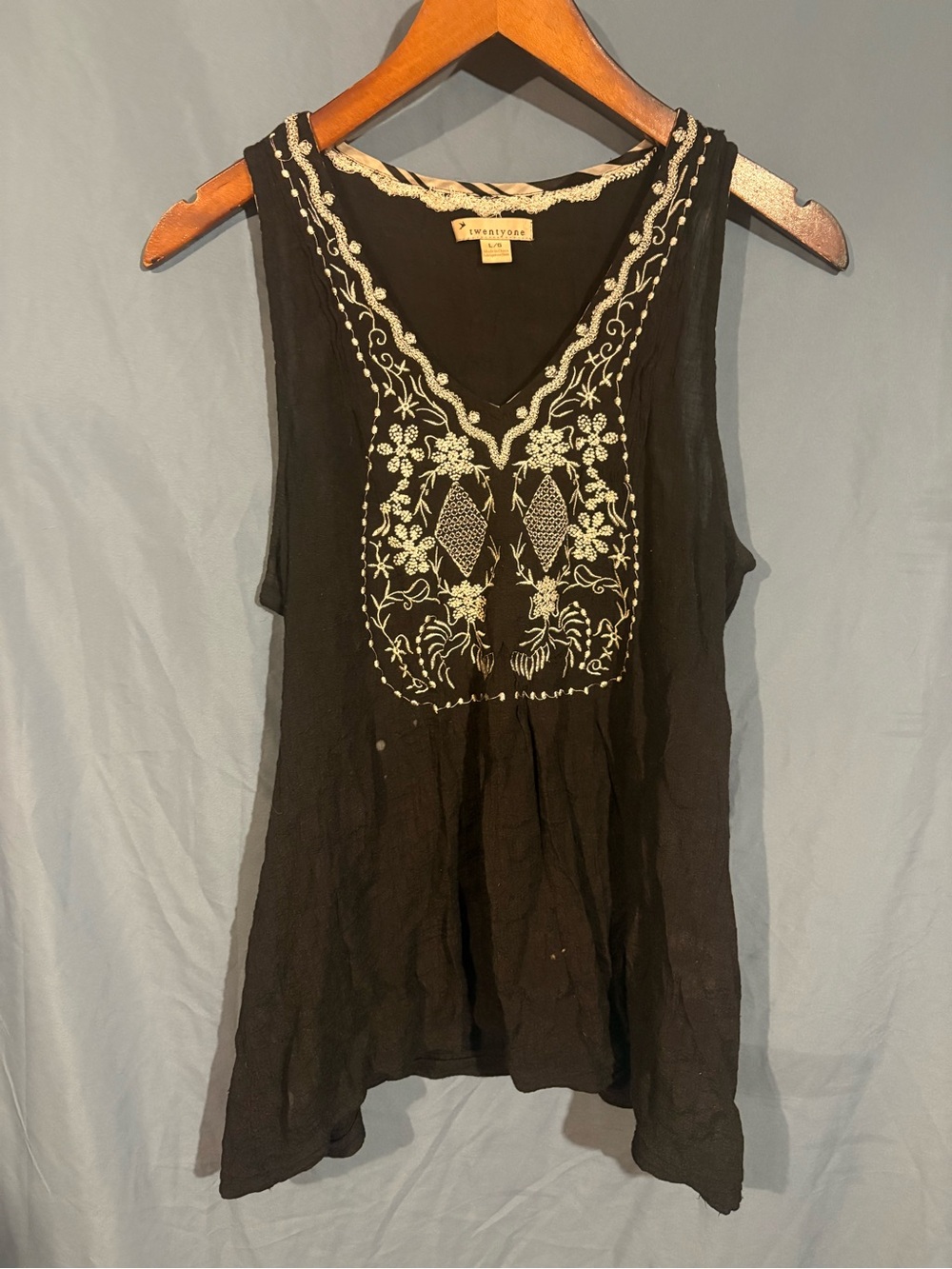 twentyone Black Embroidered Sleeveless Tank Top Size L/G Boho Floral V-Neck